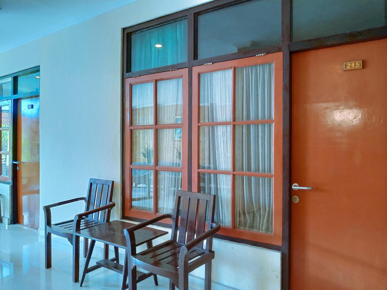 Catur Adi Putra Hotel Denpasar  Bilik gambar